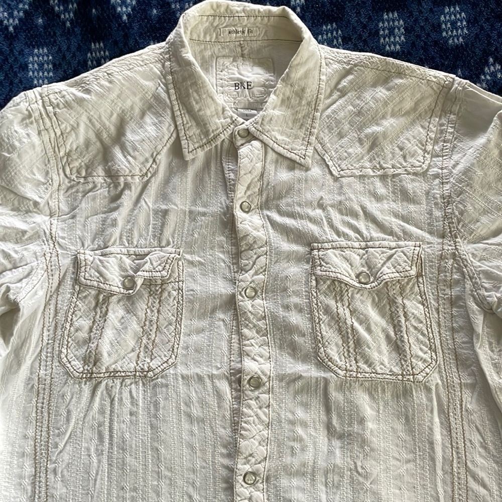 White BKE shirt sleeved button down with mother of pearl buttons